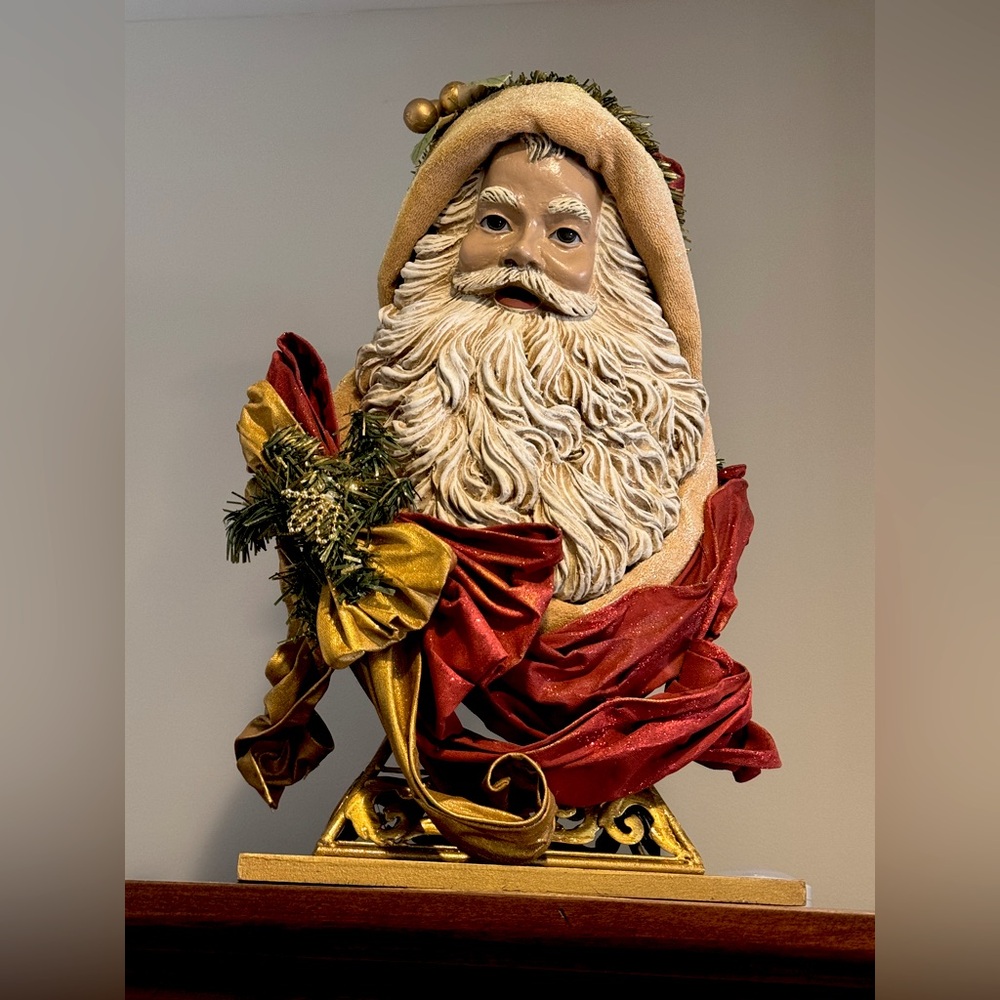 Festive Santa Claus decoration11 wide x18.5 tall classic design & great quality